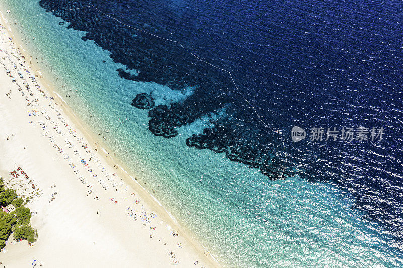 Zlatni Rat Beach鸟瞰图，波尔，克罗地亚